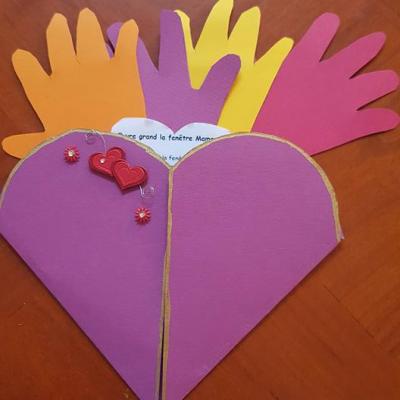 Carte coeur: Empreintes des mains