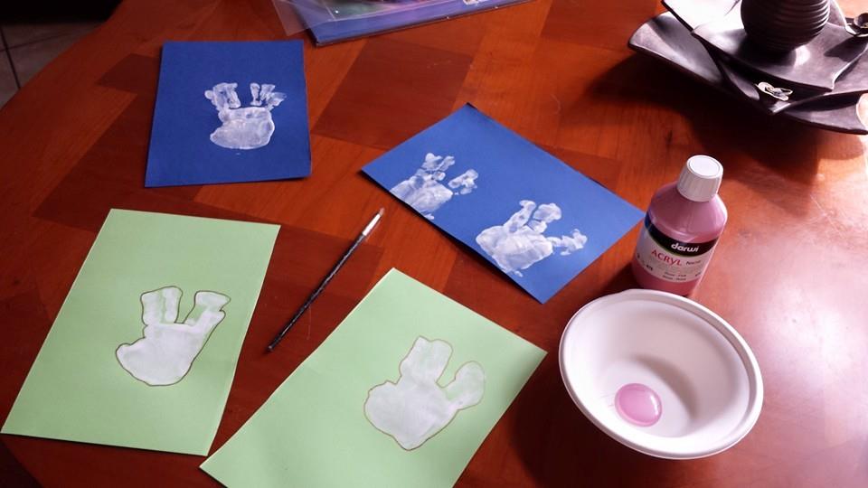 Cartes empreintes de mains, blog assistante maternelle Villeparisis