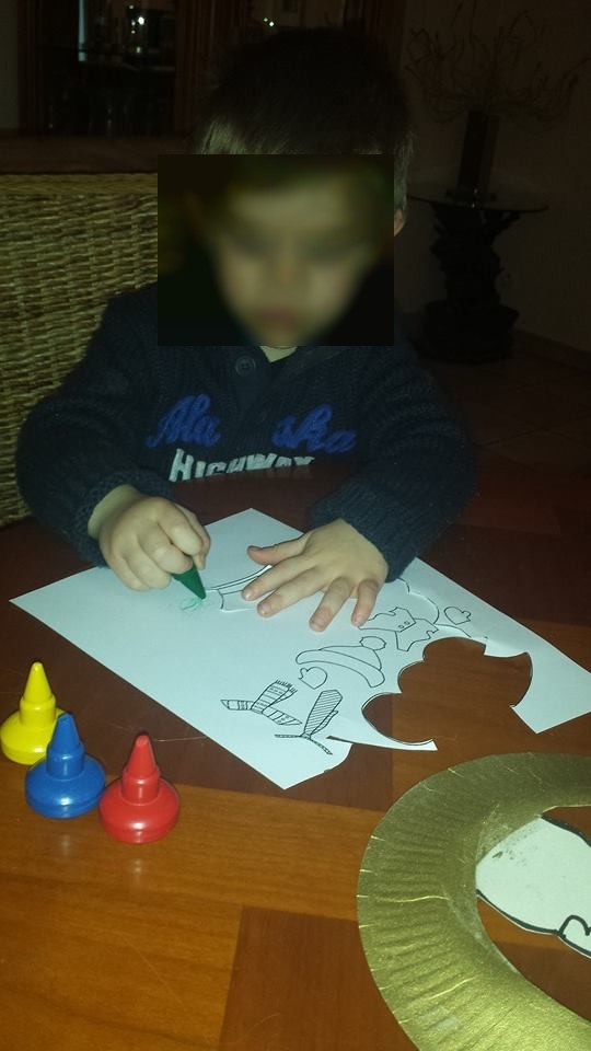 Activité coloriage des vêtements du bonhomme de neige, assistante maternelle Villeparisis