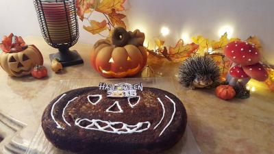 fête d'Halloween, gâteau citrouille et gourmandises,assistante maternelle