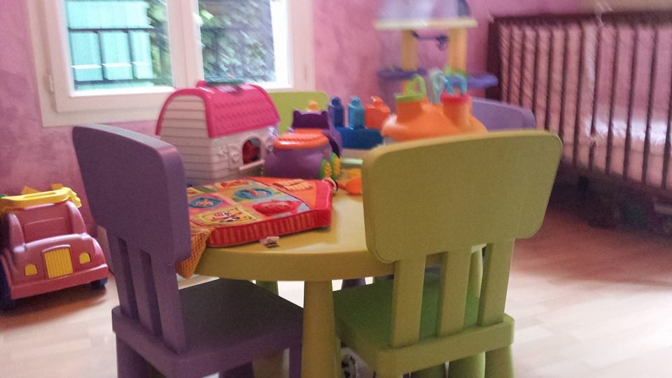 Salle de jeux ,notre table, avec de nombreux jeux