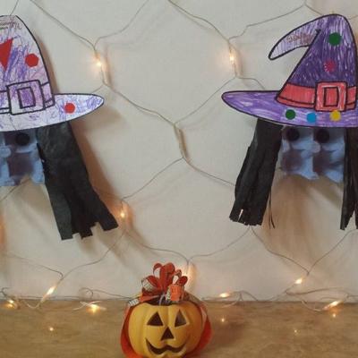 Halloween et les petites mains en actions;