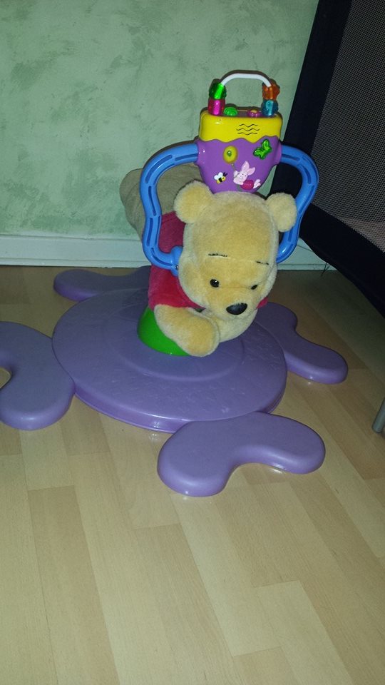Winny, l'ourson, la balancelle
