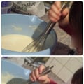 Les petits chérubins préparent la pâte à crêpe